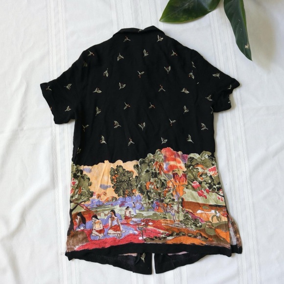 Women under the trees watercolor patterned button blouse - Picture 8 of 8